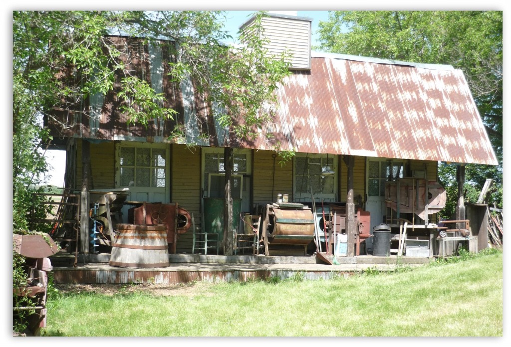 Hippie_Tom's_Antique_Farm_Display