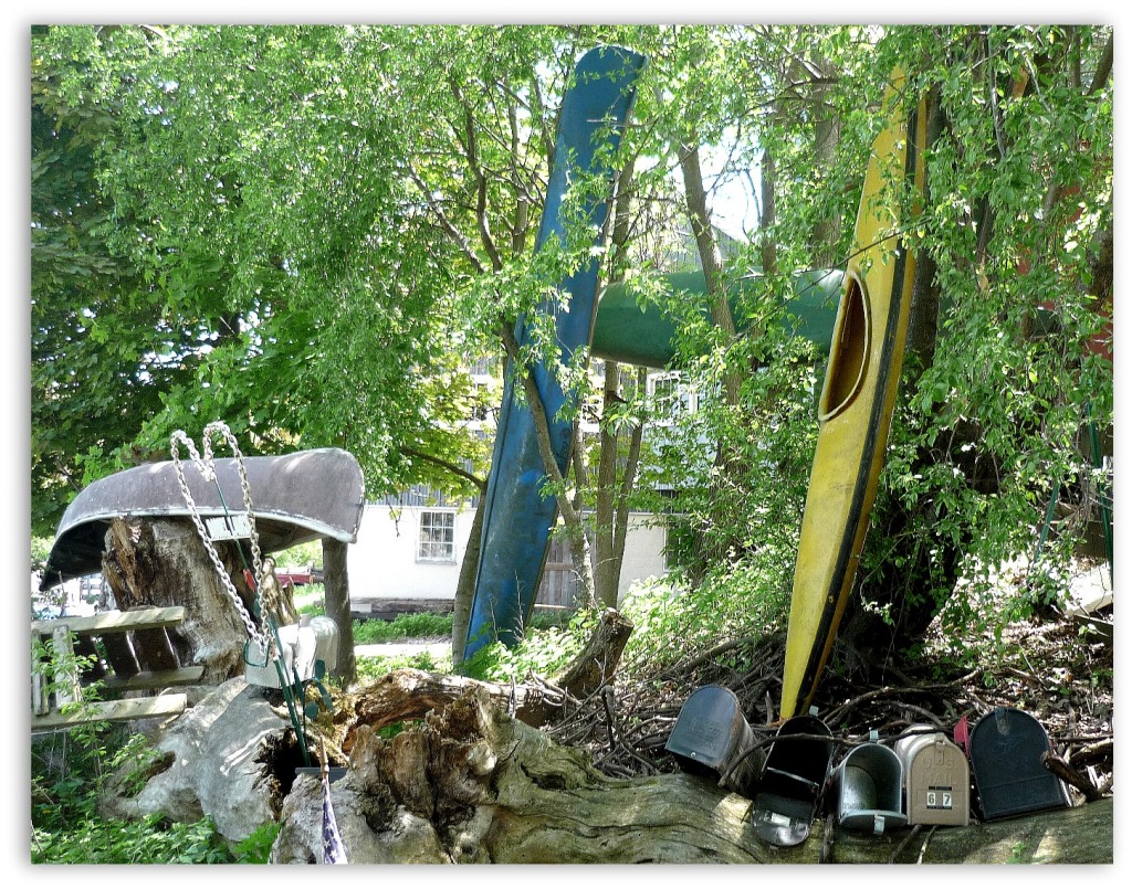 vintage_canoe_and_Kayaks_Display_Hippie_Tom's