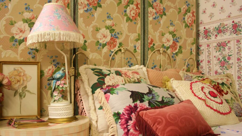 Bedroom Decorated Vintage Style